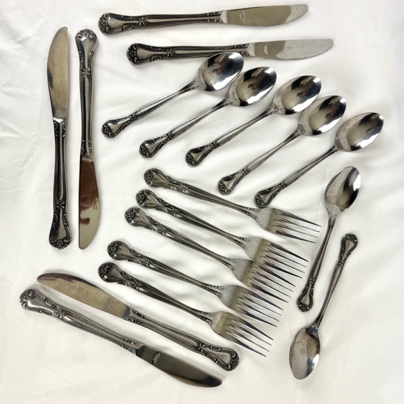 Vintage Wallace Plantation Stainless Flatware 18 pc Lot Teaspoons Forks Knives - Picture 1 of 11